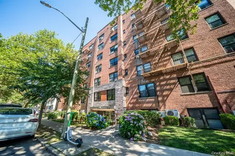 141-30 84 Rd #5E, Jamaica, NY 11435