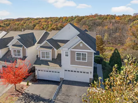 119 Meadow View Dr, Wallkill, NY 10940