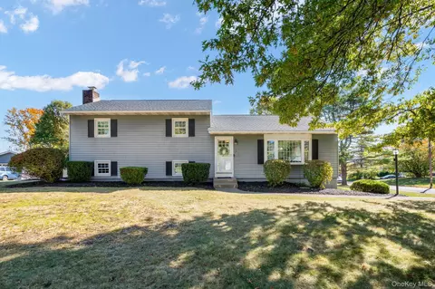 4 Lancer Dr, Newburgh, NY 12550
