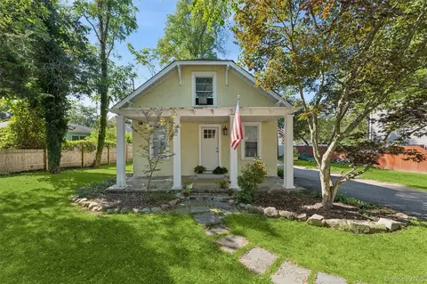 242 Bayview Dr, Mastic Beach, NY 11951