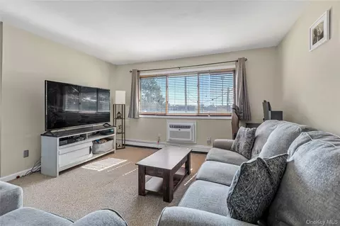 2423 Union Blvd #8B, Islip, NY 11751