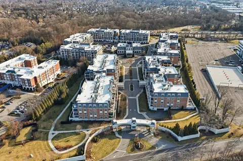 6000 Royal Ct #6303, North Hempstead, NY 11040