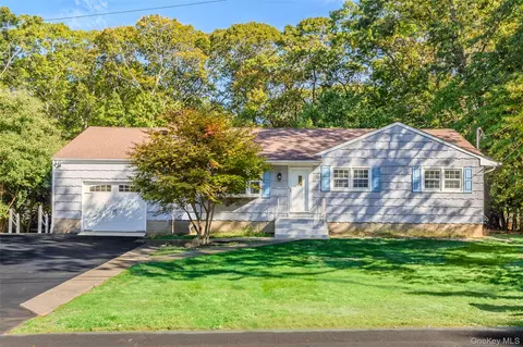 15 Oakwood Ave, Miller Place, NY 11764