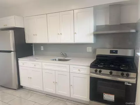18-11 123rd St #4F, New York, NY 11356