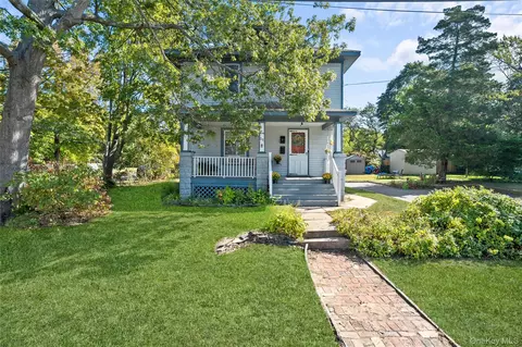 29 Lake St, Amityville, NY 11701