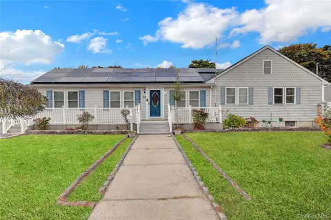 89 Marie St, Lindenhurst, NY 11757