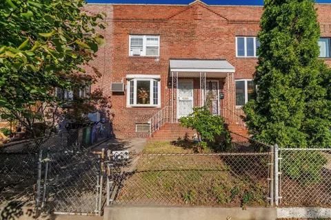 2068 28th St, Astoria, NY 11105