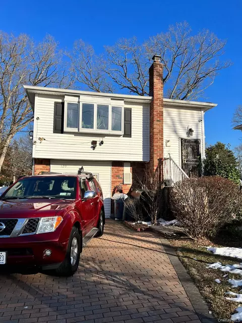 120 Lockwood Ave, Huntington Station, NY 11746