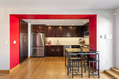 152 E 118th St #7P, New York, NY 10035