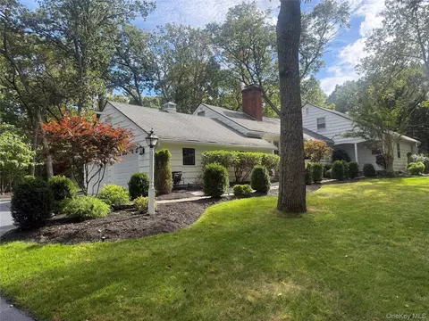 185 Quaker Path, Setauket, NY 11733