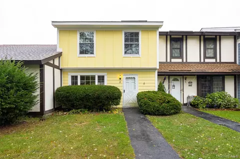 8 Sunny Brook Cir, Lloyd, NY 12528