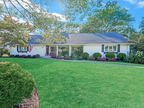 28 S Pinelake Dr, Patchogue, NY 11772