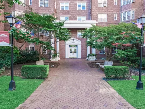 76-36 113th St #M, Forest Hills, NY 11375