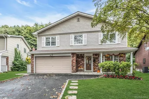 159 Soundview Dr, North Hempstead, NY 11050