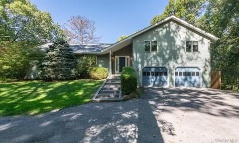 10 Glen View Dr, Red Hook, NY 12571