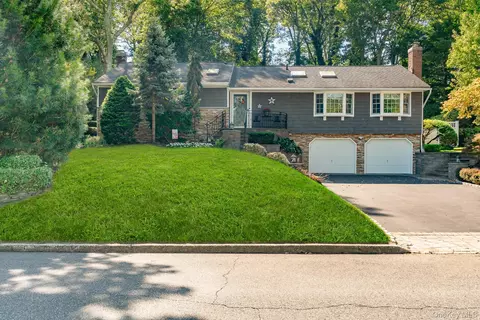 48 Glenwood Dr, Hauppauge, NY 11788