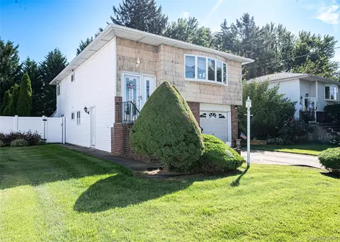 34 Scherer St, Bethpage, NY 11714