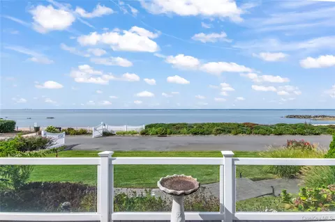 27 Mohring Bay Ct, Bayville, NY 11709