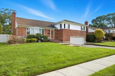1982 Stratford Dr, Westbury, NY 11590