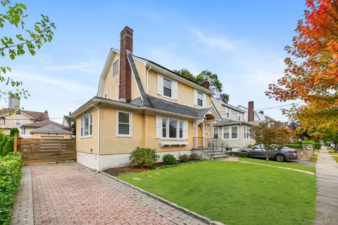 44 Rhodes St, New Rochelle, NY 10801