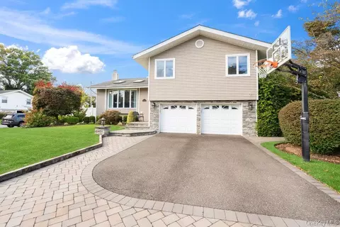 3 Fortune Ln, Jericho, NY 11753