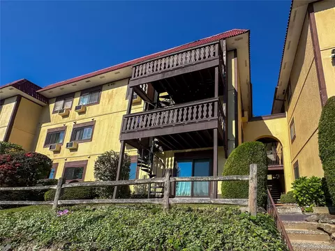 18 Granada Cres #1, White Plains, NY 10603