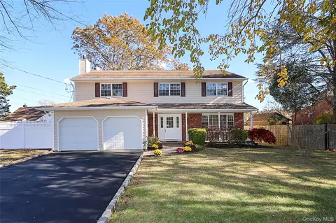 1 Deer Lake Dr, North Babylon, NY 11703