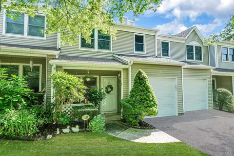 10 Sea Court Ln, Port Jefferson, NY 11777