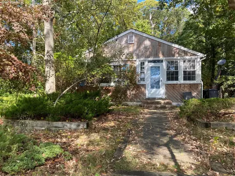 234 Lakeside Trl, Ridge, NY 11961