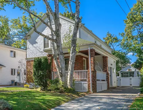 46 Hillview Ave, North Hempstead, NY 11050
