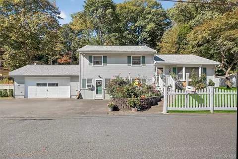 7 Weyant Ter, Highlands, NY 10928