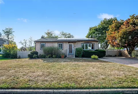 14 Campbell St, Amityville, NY 11701