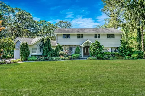 6 Buckingham Dr, Dix Hills, NY 11746
