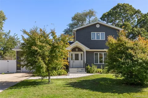 1023 Carll Dr, Bay Shore, NY 11706