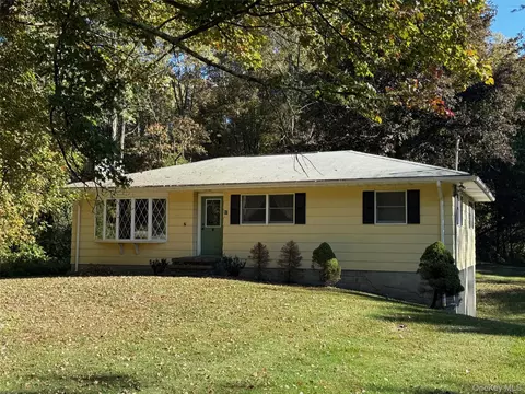 97 White Schoolhouse Rd, Rhinebeck, NY 12572
