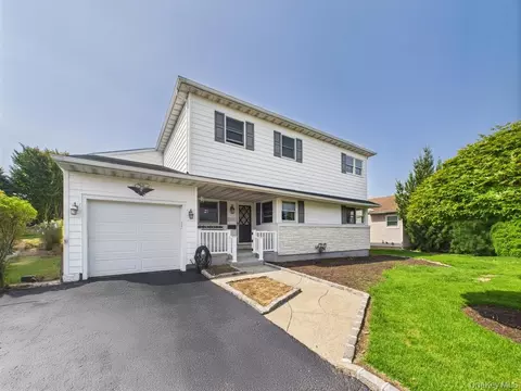 408 Briarwood Rd, Massapequa, NY 11758