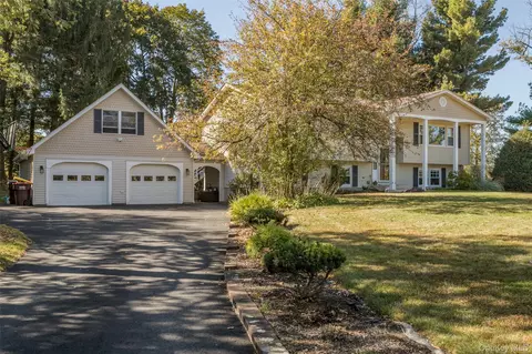 7 Barrett Cir, Warwick, NY 10990