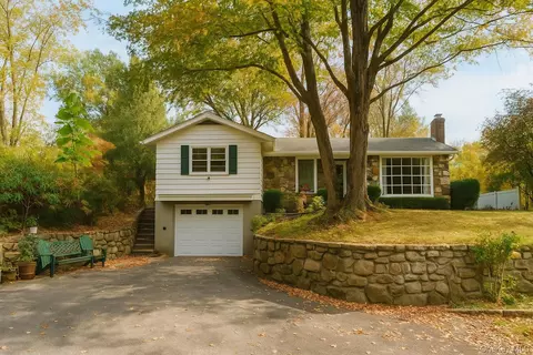 110 Morningside Dr, Ossining, NY 10562