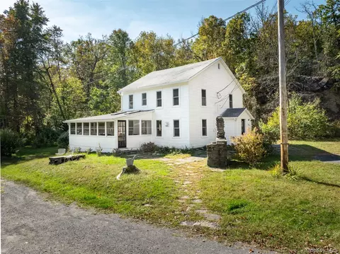 98 Nista Rd, Saugerties, NY 12477