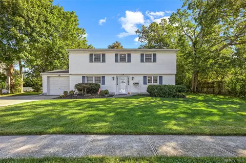 38 Oxford Rd, Old Bethpage, NY 11804
