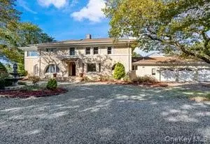 68 E Bayberry Rd, Islip, NY 11751