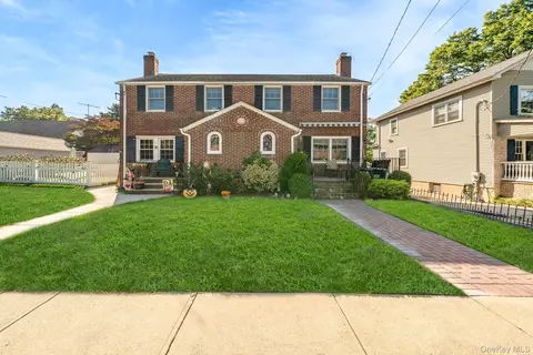 10 Pansy Ave, Floral Park, NY 11001