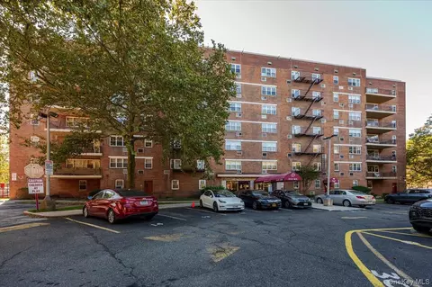 151-31 88th St #4B, New York, NY 11414