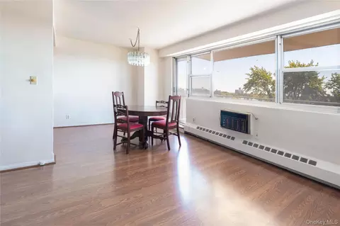 52-30 39th Dr #7F, Woodside, NY 11377