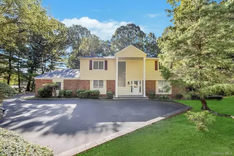 8 Chablis Dr, Dix Hills, NY 11746