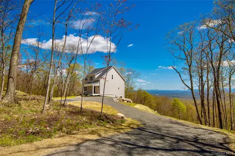 368 Marl Rd, Shawangunk, NY 12566