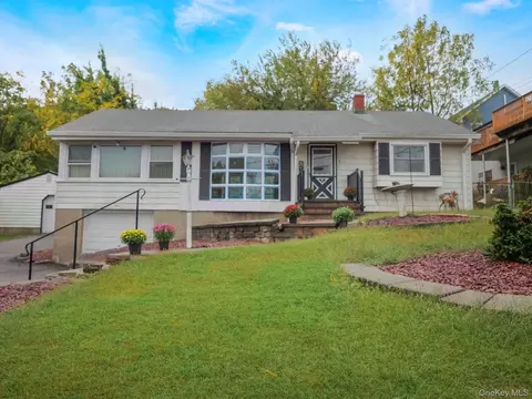 1 Major Andre Dr, Stony Point, NY 10980
