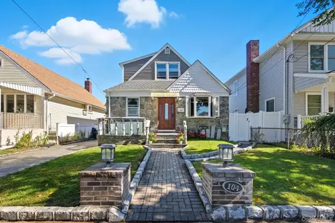 104 N 7th St, North Hempstead, NY 11040