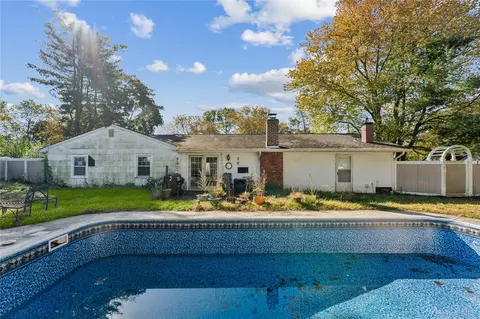 43 Millbrook Dr, Stony Brook, NY 11790