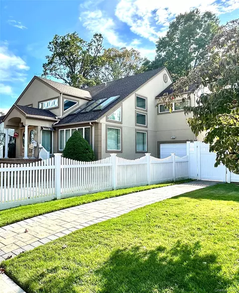 1027 Windermere Rd, Franklin Square, NY 11010